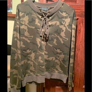 Camo crew neck